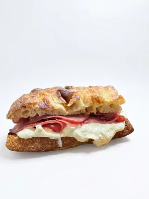 LA FINCA PASTRAMI SANDWICH GOURMET
